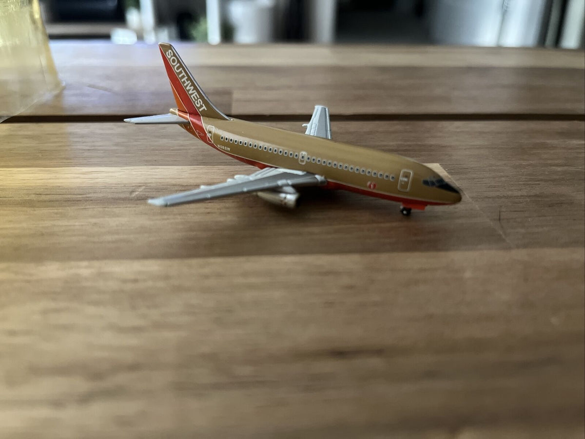 Southwest Airlines 737-200 Old Mustard Gold Livery N871HK