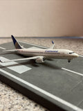 Continental Airlines 737-800  N37293  Scale 1:400