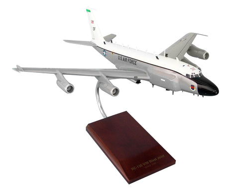 EXEC SER RC-135V/W RIVET JOINT W/SMALL ENGINES 1/100 (CRC135